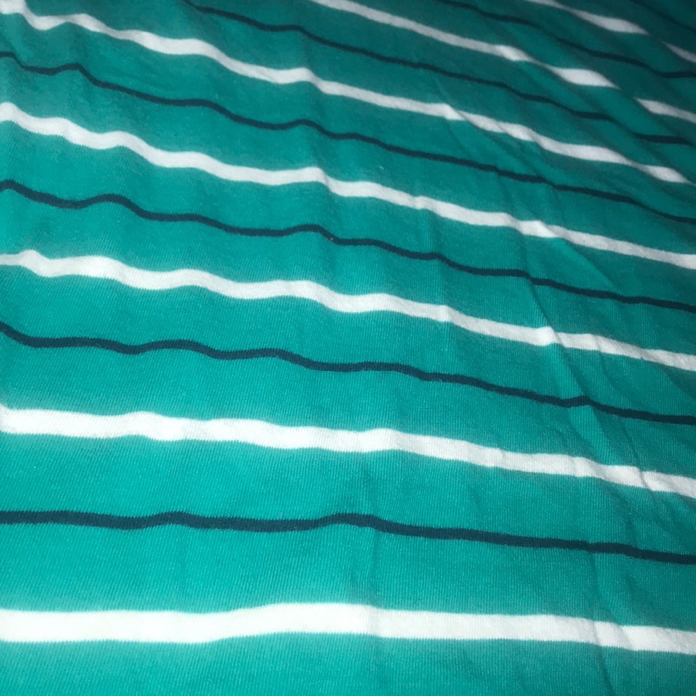 👕 Basic Shirt - Picture 2 of 3